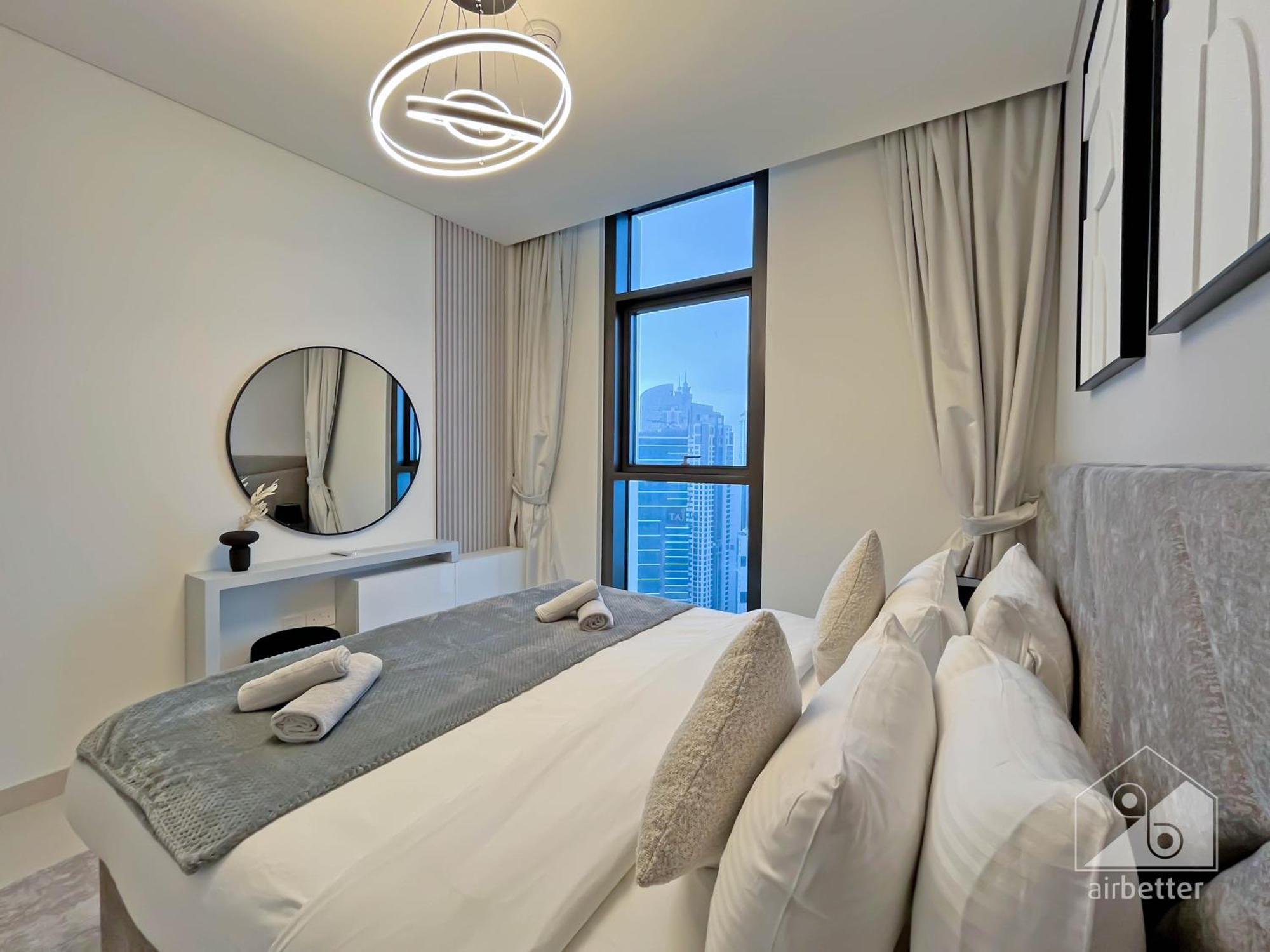 2br In Burj Crown L Pool Access & Views *